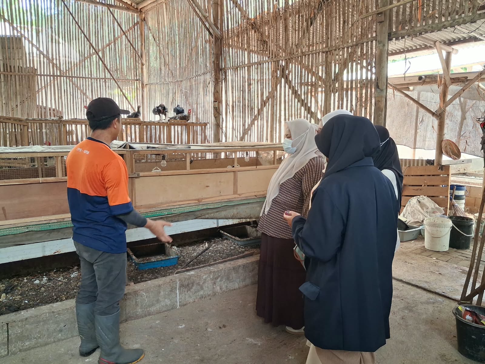 Diskusi lapangan